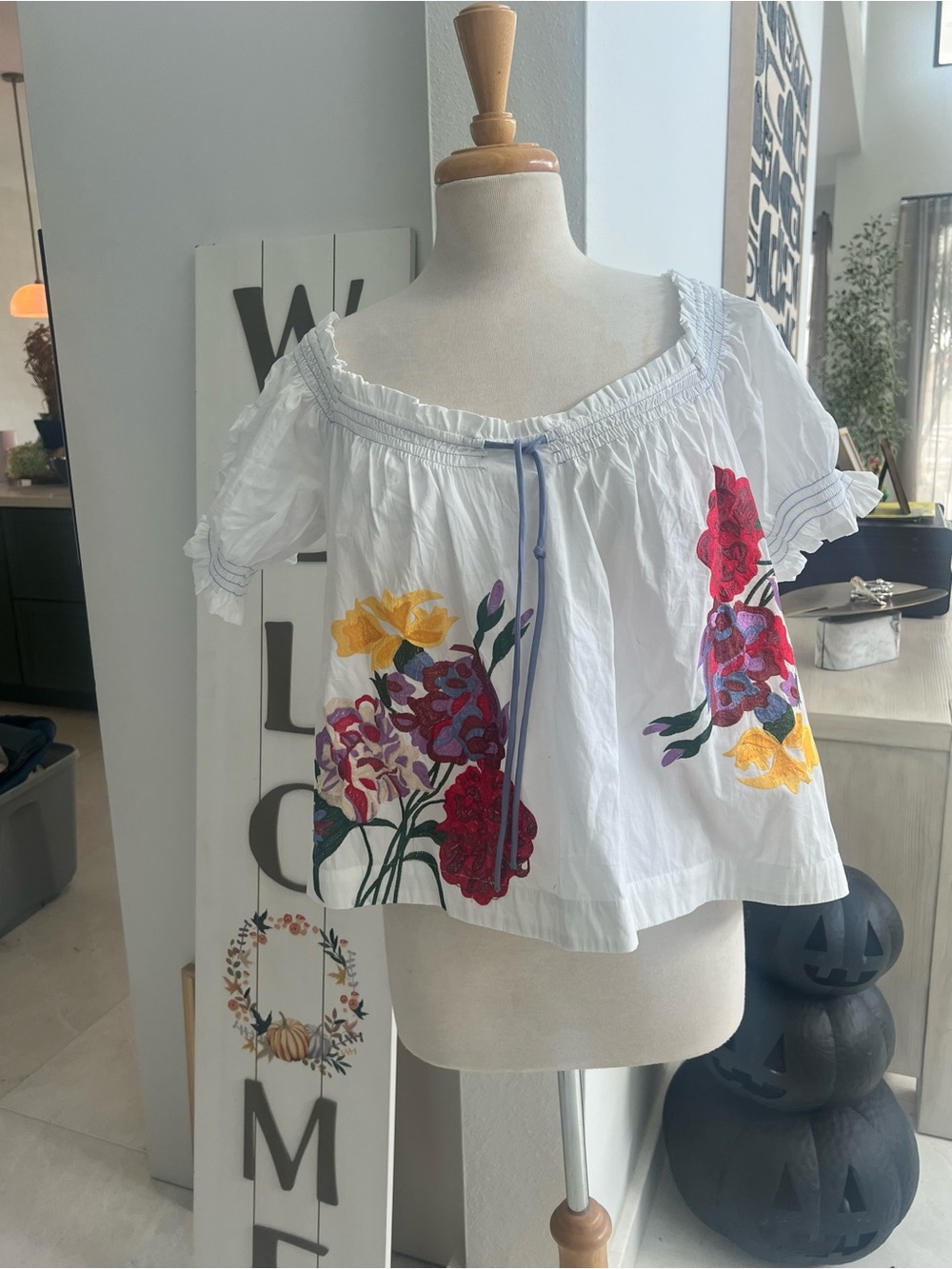 Women’s White Floral Embroidered Peasant Top